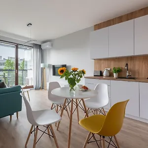 https://airport-okecie-cybernetyki-apartments.warsawhotelspoland.com
